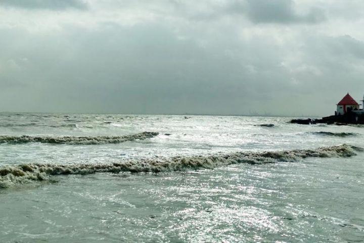 Dumas beach 